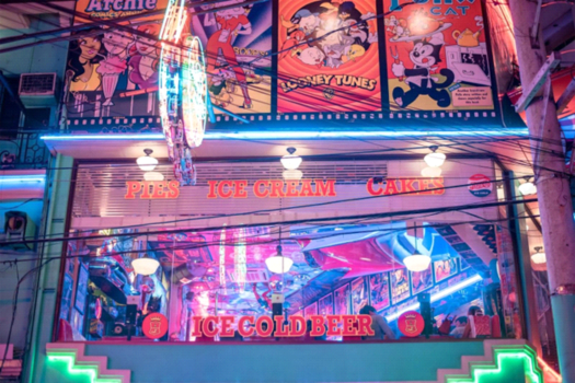 A photo of the Filling Station Bar & Cafe at Barangay Poblacion, Makati City Photo by Lance Matthew Pahang on Unsplash