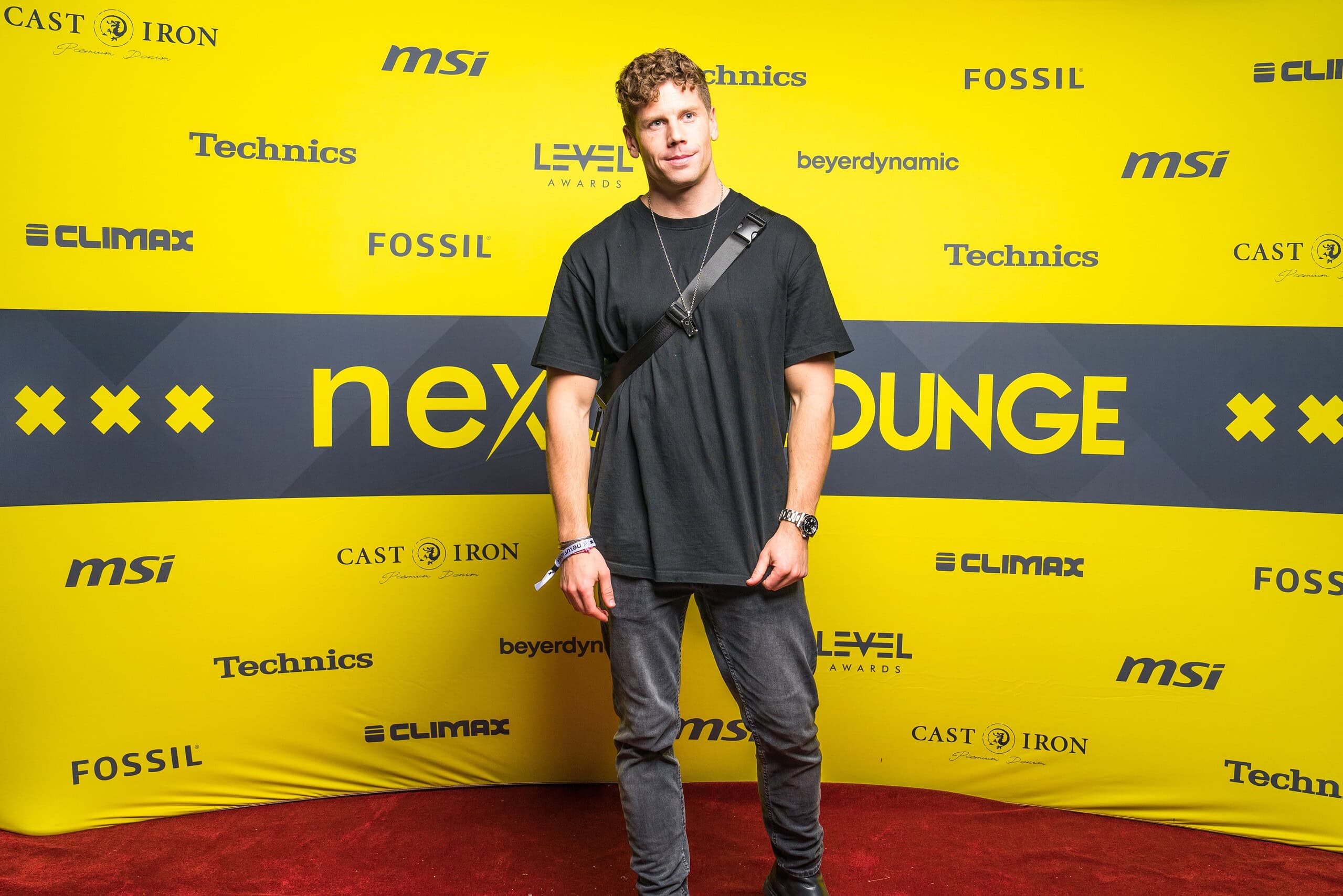 zoomlike-ade25-1 (Custom)