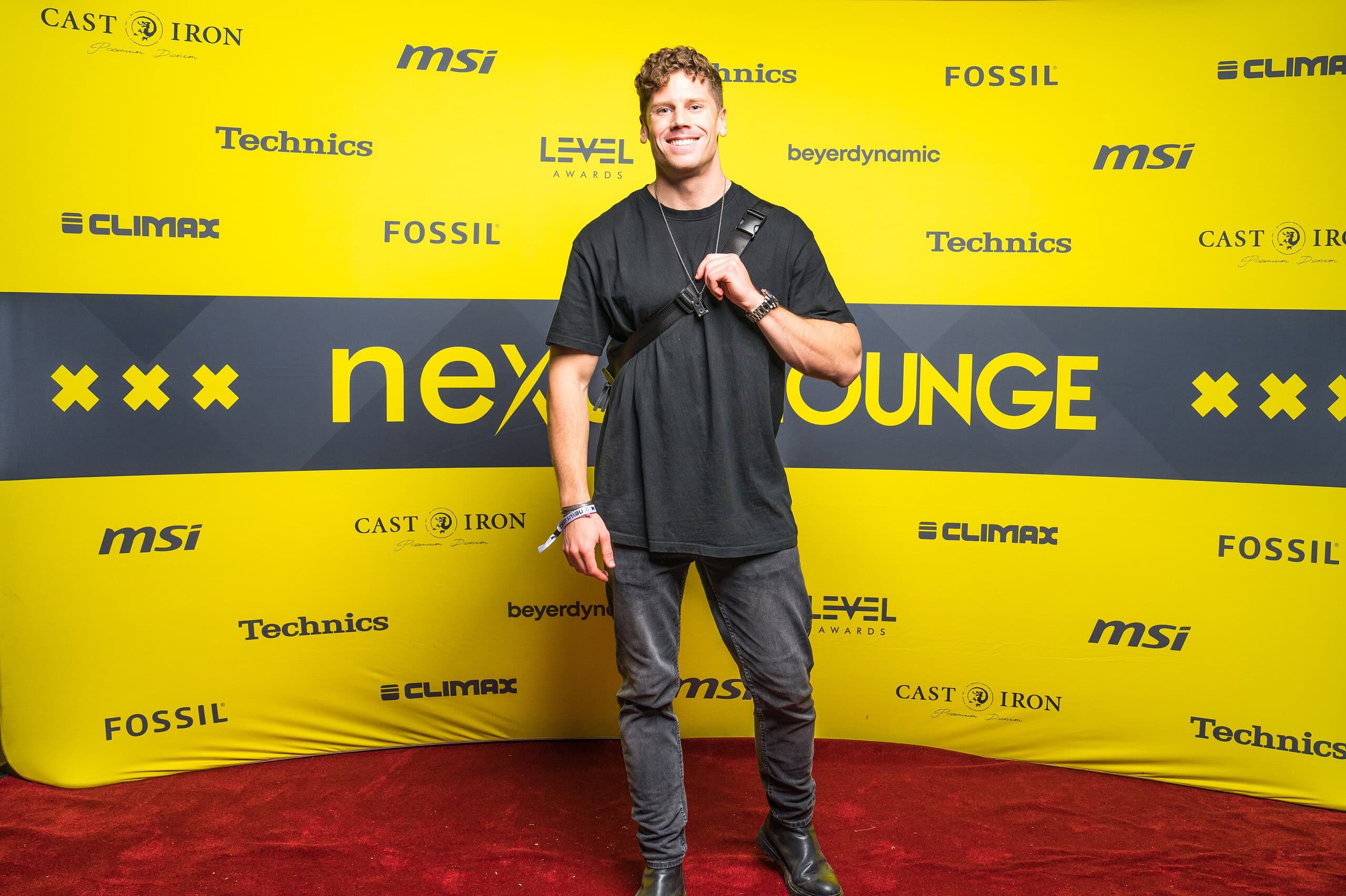 zoomlike-ade25-2 (Custom)