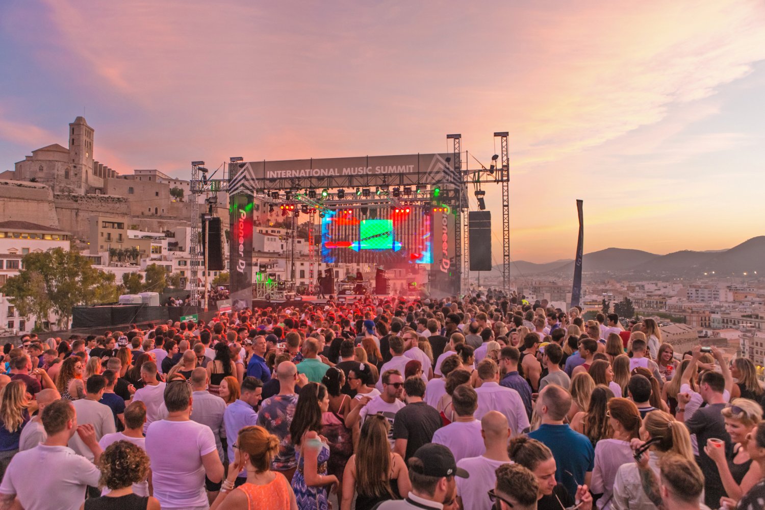 slideshow 1738750177